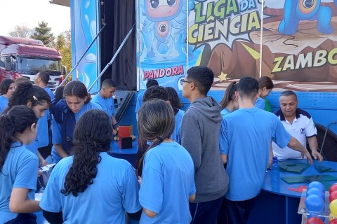 Visita dos Alunos da Escola à Feira de Ciências da SBPC Jovem na UFPR